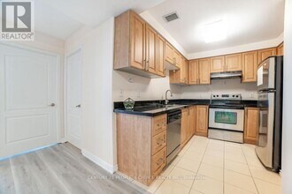 263-263 Wellington St W in Toronto, ON - Building Photo - Building Photo