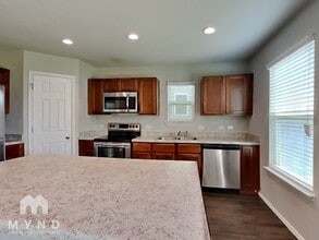 7502 Josephs Wy in Converse, TX - Foto de edificio - Building Photo