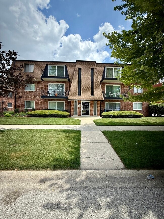 10715 Keating Ave in Oak Lawn, IL - Building Photo - Building Photo