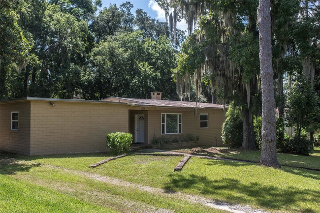 1079 SW 11th Terrace in Gainesville, FL - Building Photo - Building Photo