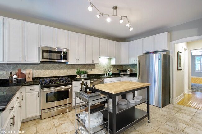 property at 1918 W Melrose St