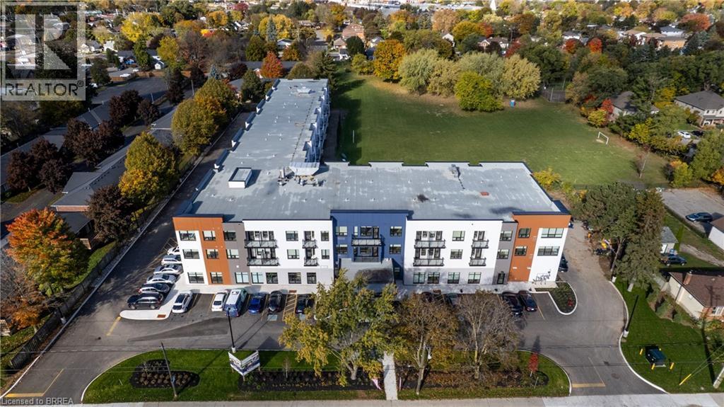 152 N Park St in Brantford, ON - Building Photo