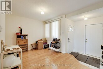 50 Windcrest Ct in Ottawa, ON - Building Photo - Building Photo