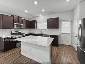 3817 Fort Collins Way in Austin, TX - Building Photo - Building Photo