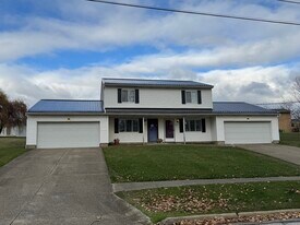 1833 Cloveridge Dr in Orrville, OH - Building Photo