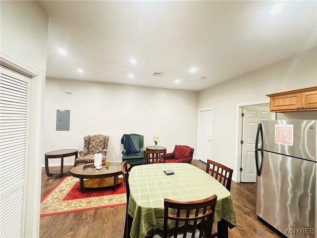 property at 1326 E Ferry St