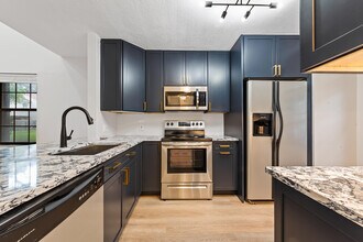 243 City View Dr in Fort Lauderdale, FL - Building Photo - Building Photo