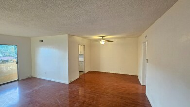 8315 Clinton Ave in West Hollywood, CA - Building Photo - Building Photo