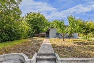 1009 Field St in San Marcos, TX - Building Photo - Building Photo