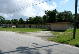 Sycamore Apartments in Daytona Beach, FL - Foto de edificio - Building Photo