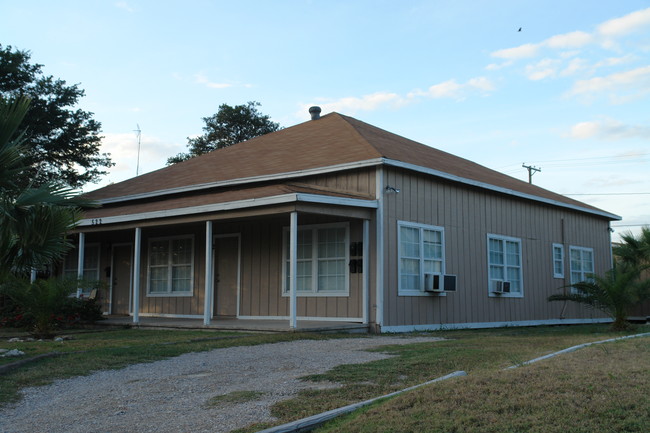 522 Alice Ave in Kingsville, TX - Building Photo - Building Photo