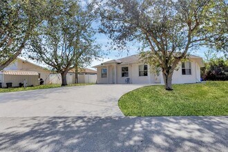 12113 Capilla Ln in Venice, FL - Building Photo - Building Photo