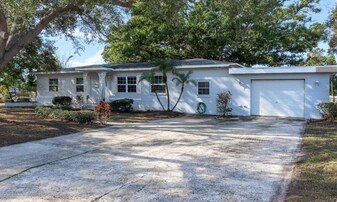 2901 Leslee Lake Dr N in St. Petersburg, FL - Building Photo