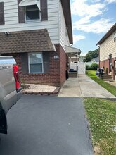 8124 Ryers Ave, Unit 2nd FL in Philadelphia, PA - Foto de edificio - Building Photo