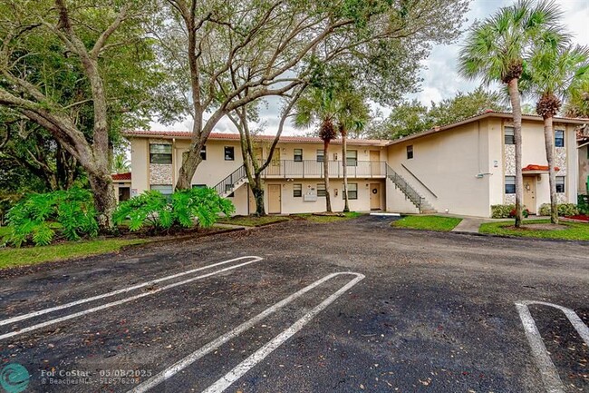 11434 NW 45th St in Coral Springs, FL - Foto de edificio - Building Photo