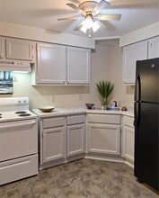 214 W Marion St in Clute, TX - Building Photo - Building Photo