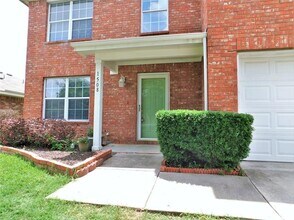 1508 Sequoia Grove Ln in Lewisville, TX - Building Photo - Building Photo
