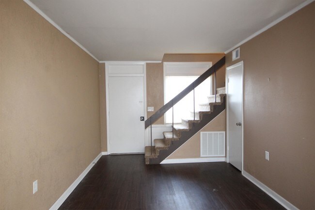 3706 E North St-Unit -1 in Greenville, SC - Foto de edificio - Building Photo