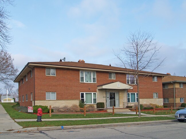 3214 W Fardale Ave in Milwaukee, WI - Foto de edificio - Building Photo