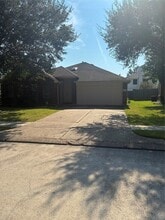 8307 Solara Bend Ct in Houston, TX - Building Photo - Building Photo