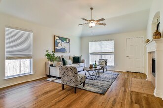 2205 Pacino Dr in Fort Worth, TX - Foto de edificio - Building Photo