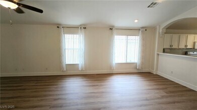9633 Boylagh Ave in Las Vegas, NV - Building Photo - Building Photo