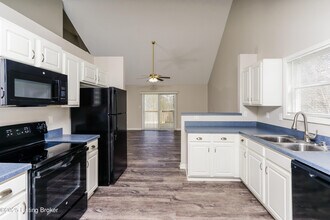 9805 River Trail Dr in Louisville, KY - Building Photo - Building Photo