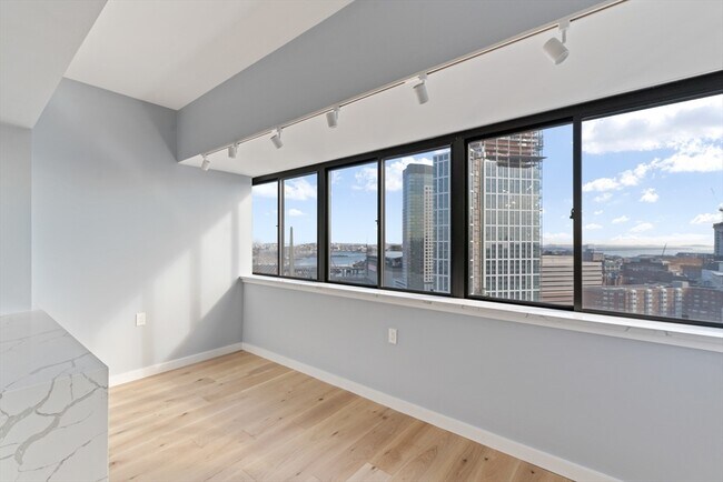 8 Whittier Pl in Boston, MA - Building Photo - Building Photo