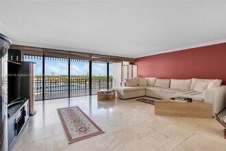 3 Grove Isle Dr in Coral Gables, FL - Building Photo - Building Photo