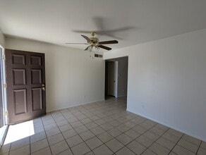 563 N Santa Anna in Mesa, AZ - Foto de edificio - Building Photo