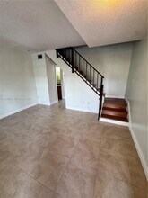 421 Swallow Dr in Miami Springs, FL - Building Photo - Building Photo