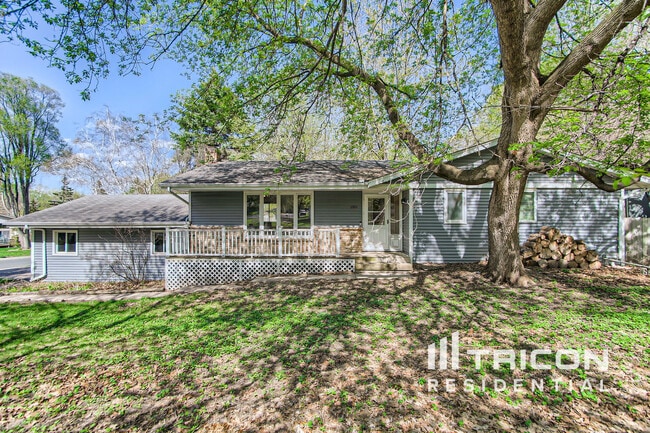 13101 Thomas Ave in Burnsville, MN - Building Photo - Building Photo