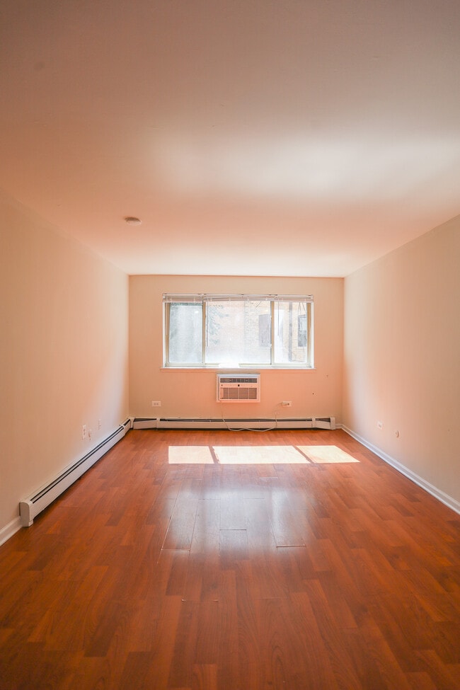 1064 W Catalpa Ave, Unit #520 in Chicago, IL - Building Photo - Building Photo