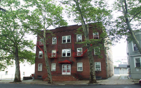 720-722 Cortlandt St in Perth Amboy, NJ - Foto de edificio - Building Photo