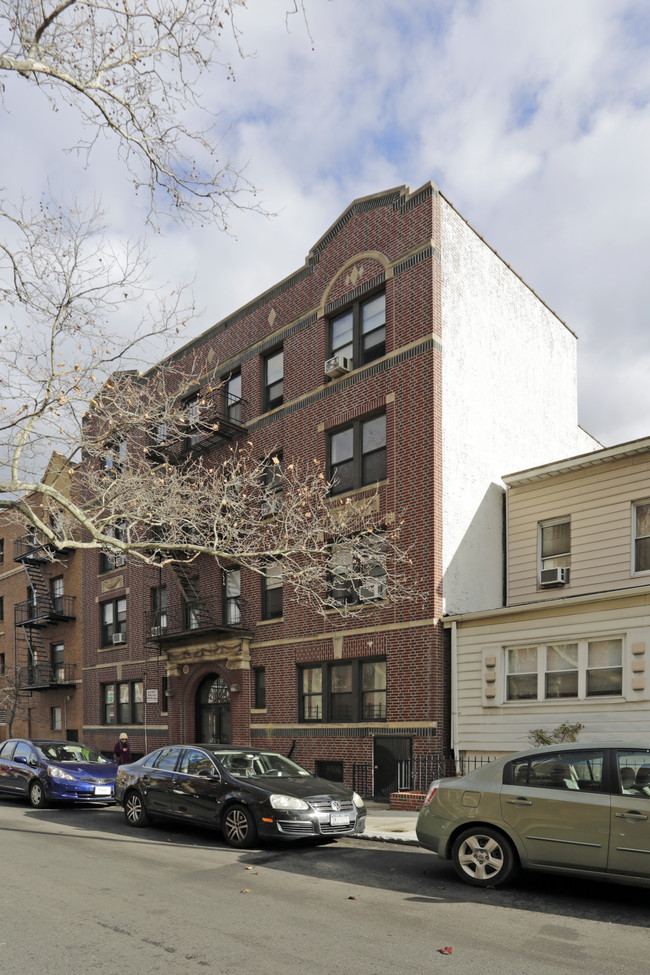 3407 32nd St in Astoria, NY - Foto de edificio - Building Photo