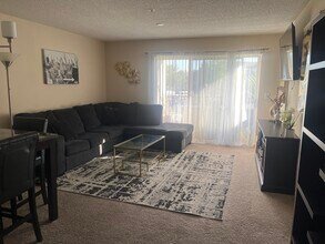 6243 Bent Pine Dr, Unit apt 822b in Orlando, FL - Foto de edificio - Building Photo