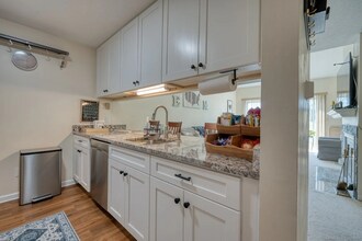 308 Carlton Ln in Rocky Hill, CT - Building Photo - Building Photo