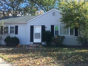 573 Innkeeper Ln in Toms River, NJ - Foto de edificio - Building Photo