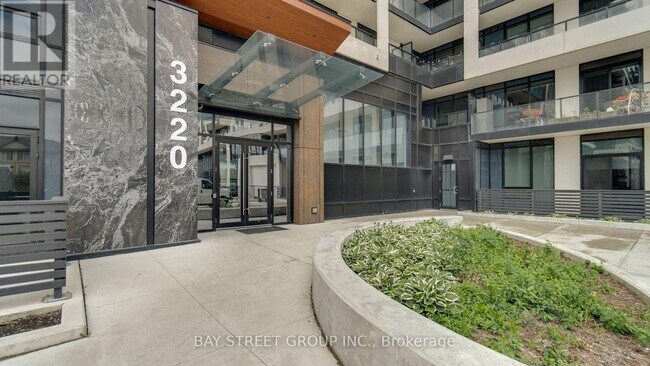 3220-3220 William Coltson Ave in Oakville, ON - Building Photo - Building Photo