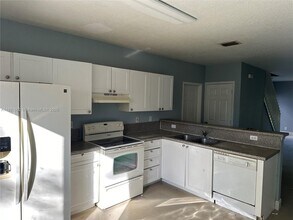 7653 Tamarac Island Cir in Tamarac, FL - Building Photo - Building Photo