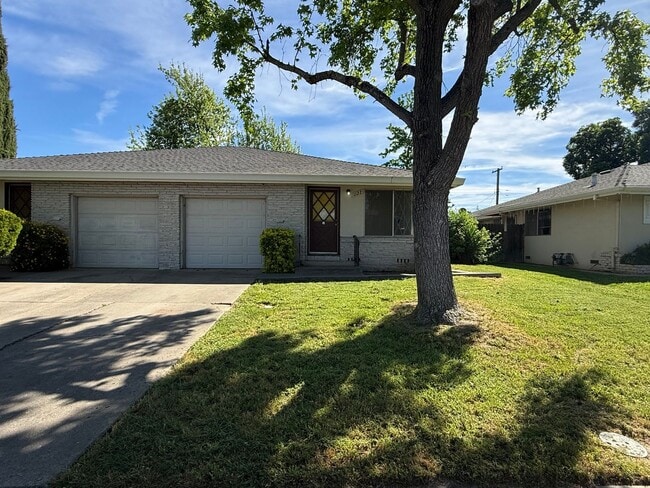 1122-1124 Wayland Ave in Sacramento, CA - Building Photo - Building Photo