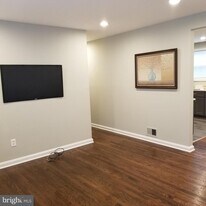 4704 Red Fox Rd in Rockville, MD - Building Photo
