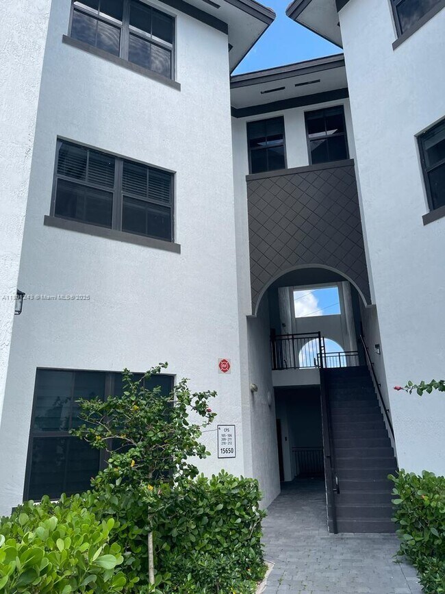 15650 SW 136th St in Miami, FL - Building Photo - Building Photo