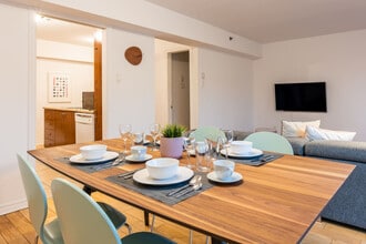 301 Rue Aylwin in Montréal, QC - Building Photo - Building Photo