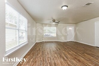 11335 Saratoga Coach in San Antonio, TX - Building Photo - Building Photo