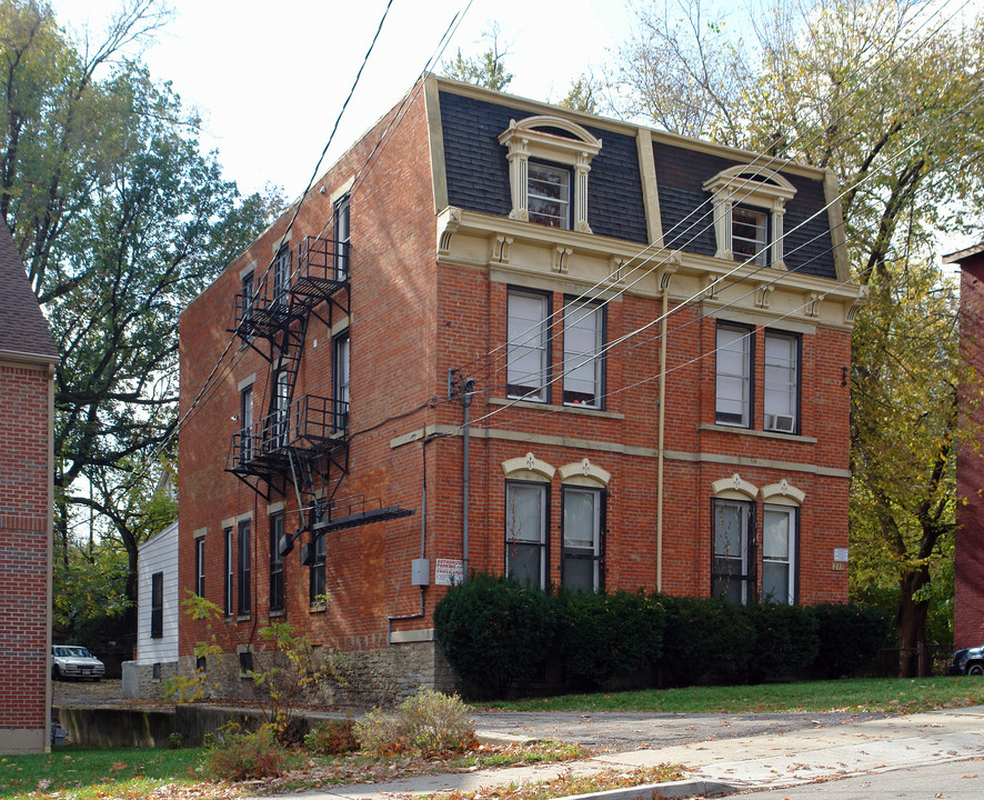 233 McGregor Ave in Cincinnati, OH - Foto de edificio