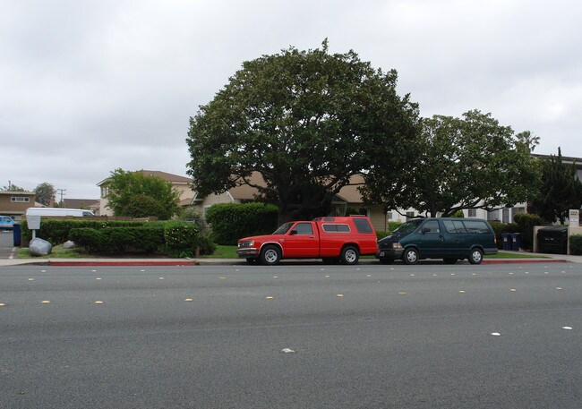 222 H St in Chula Vista, CA - Foto de edificio - Building Photo