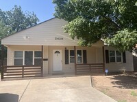 2420 26th St in Lubbock, TX - Foto de edificio - Building Photo