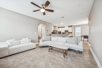 6200 Albany Sleigh Dr in Del Valle, TX - Building Photo - Building Photo