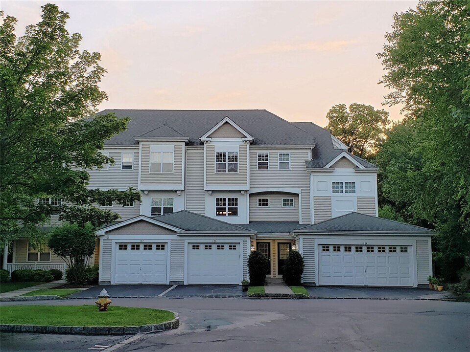 123 Northview Ct in Peekskill, NY - Building Photo